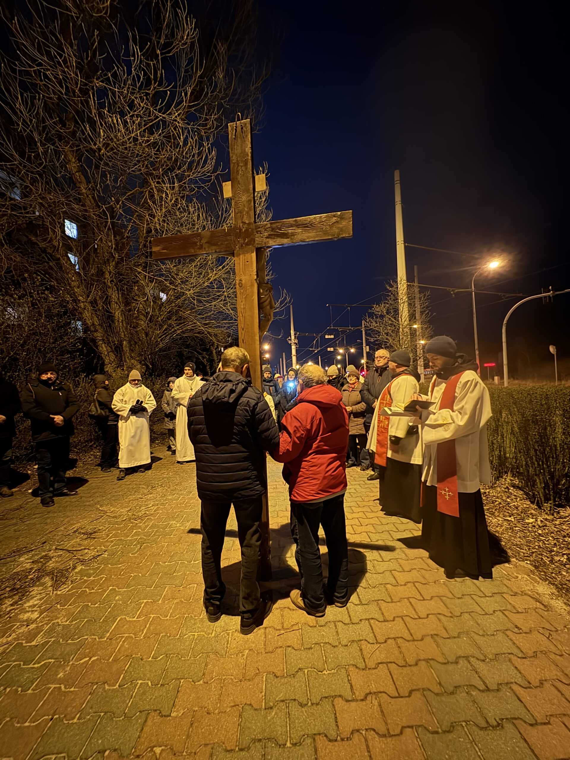 Droga Krzyżowa ulocami parafii